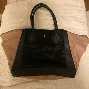 Two-Tone Black and Pink Women's Tote Bag Pour La Victoire